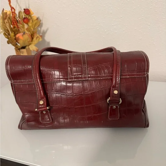 Liz Claiborne Rich Burgundy Vintage Handbag with magnetic closure - Picture 2 of 7